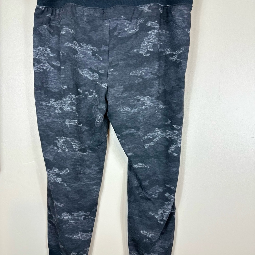 Athletic xxxlarge. 22 20-1/2 w 12-1/2 rise. Inseam 27-1/2 like new camo grey - Picture 5 of 6